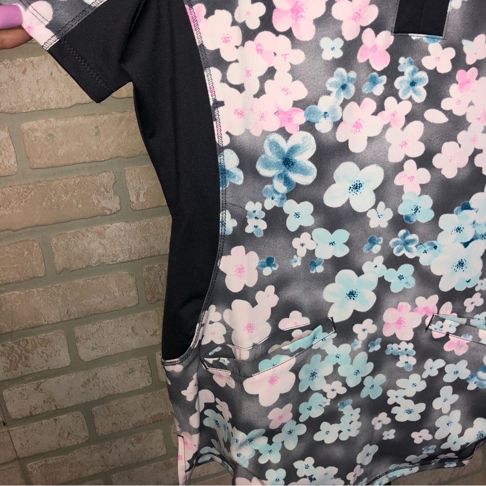 Healing Hands Purple Label Yoga Zip V neck blue floral short sleeve scrub top - Picture 3 of 12
